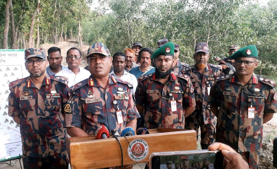 বিএসএফের বাধার পর সীমান্তবর্তী রাস্তার পূন নিমার্ণ চালু 