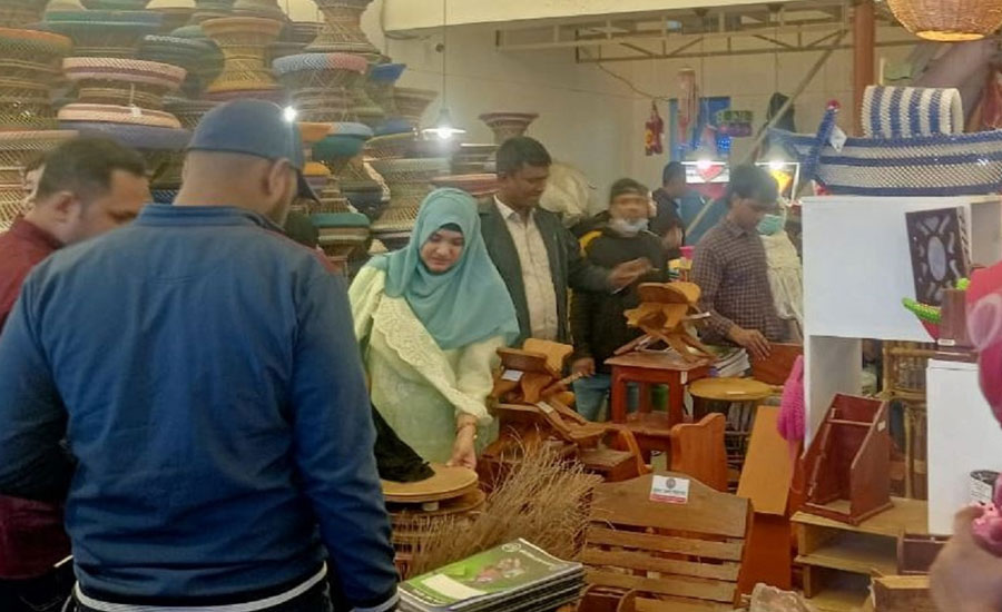 করপোরেট প্রতিষ্ঠানের একাধিপত্যে ক্ষুদ্র ব্যবসায়ীদের কী হাল?