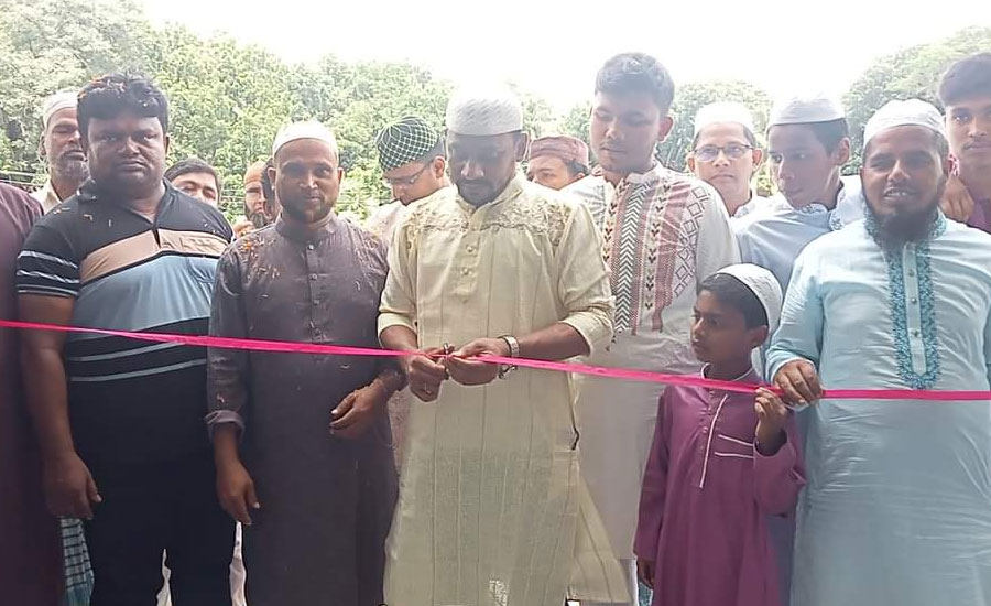 দীর্ঘ প্রতীক্ষার পর দৌলতপুর উপজেলার  মডেল মসজিদে জুমার নামাজ শুরু হল