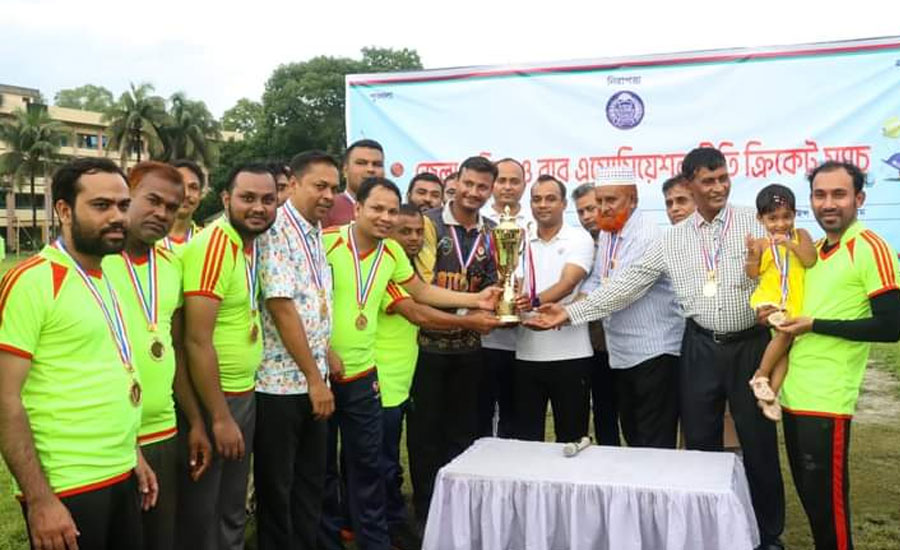 কুড়িগ্রামে পুলিশ বনাম আইনজীবী  প্রীতি ক্রিকেট ম্যাচ অনুষ্ঠিত 