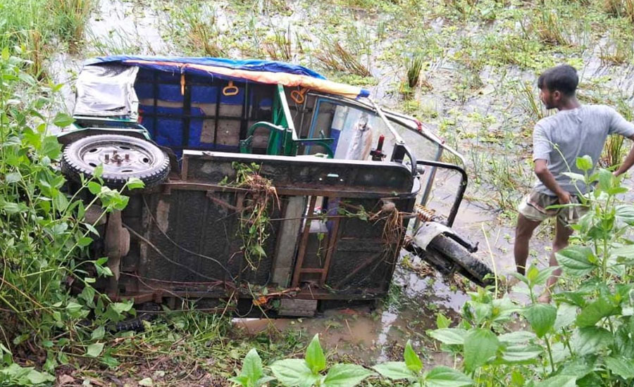 নন্দীগ্রামে সিএনজি ও ইজিবাইক  সংঘর্ষে প্রাণ গেল প্রসূতির 