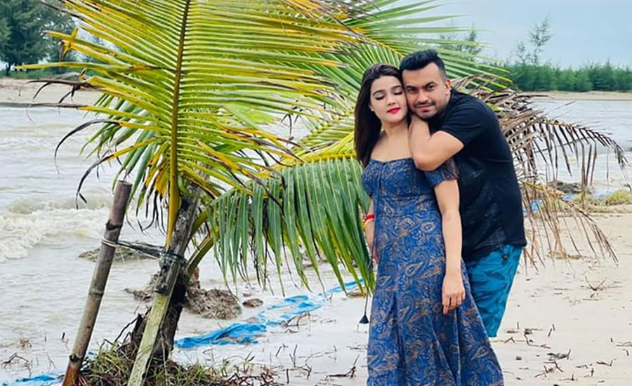 রকিবের সঙ্গে যেভাবে প্রেম হয়েছিল মাহিয়া মাহির