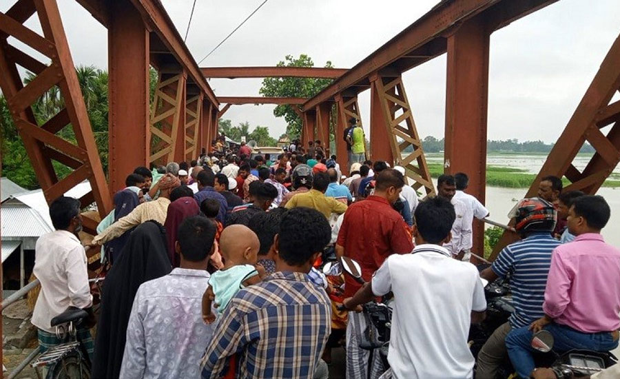ভূরুঙ্গামারীতে দুধকুমার নদের ভাঙন রোধে বাঁধ নির্মাণের দাবিতে মানব বন্ধন