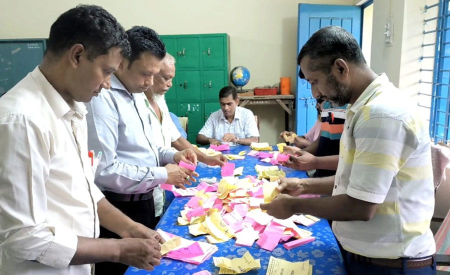 বেগমগঞ্জে গোপালপুর উচ্চ বিদ্যালয়ের ম্যানেজিং কমিটির ভোট সম্পন্ন 