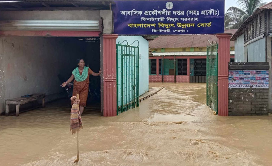 শেরপুরে পাহাড়ী ঢলে বাঁধ ভেঙ্গে ৩০ গ্রাম প্লাবিত 