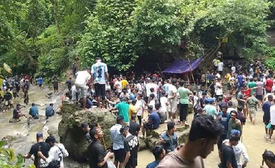 ঝরনার রানি খৈয়াছড়ায় পর্যটকের ঢল