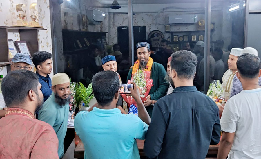 গাজীপুর আ লীগের মামুন মণ্ডল পদ পাওয়ায় ফুলেল শুভেচ্ছা