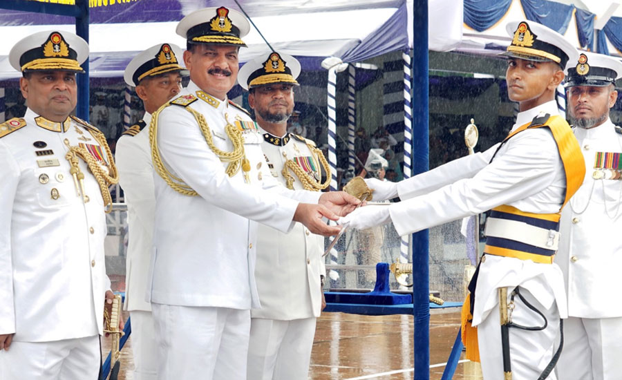 নেভাল একাডেমিতে রাষ্ট্রপতি কুচকাওয়াজ অনুষ্ঠিত