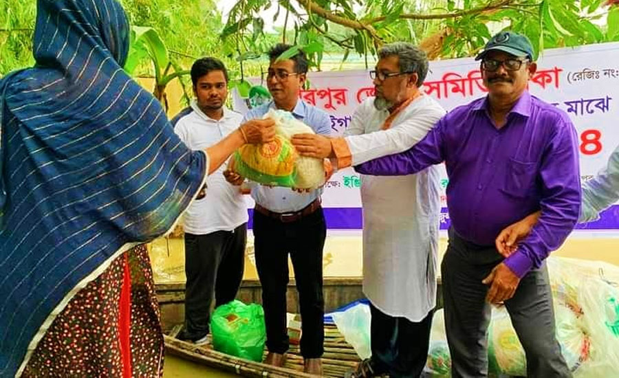 শেরপুরে বন্যা কবলিত ৫টি গ্রামে ত্রাণ-সামগ্রী বিতরণ