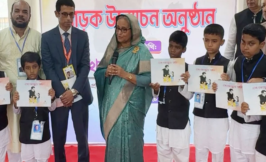 বাবার ছেলেবেলার স্কুলে গিয়ে যে বার্তা দিলেন প্রধানমন্ত্রী