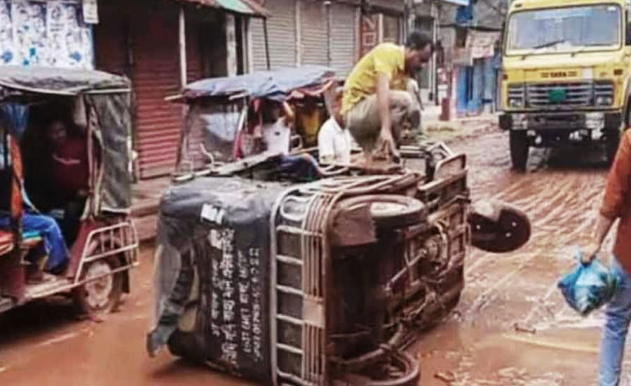 সোনারগাঁও উপজেলার সবচেয়ে ব্যস্ততম সড়ক বেহাল অবস্থা, দ্রুত মেরামতের দাবী জনসাধারণের 