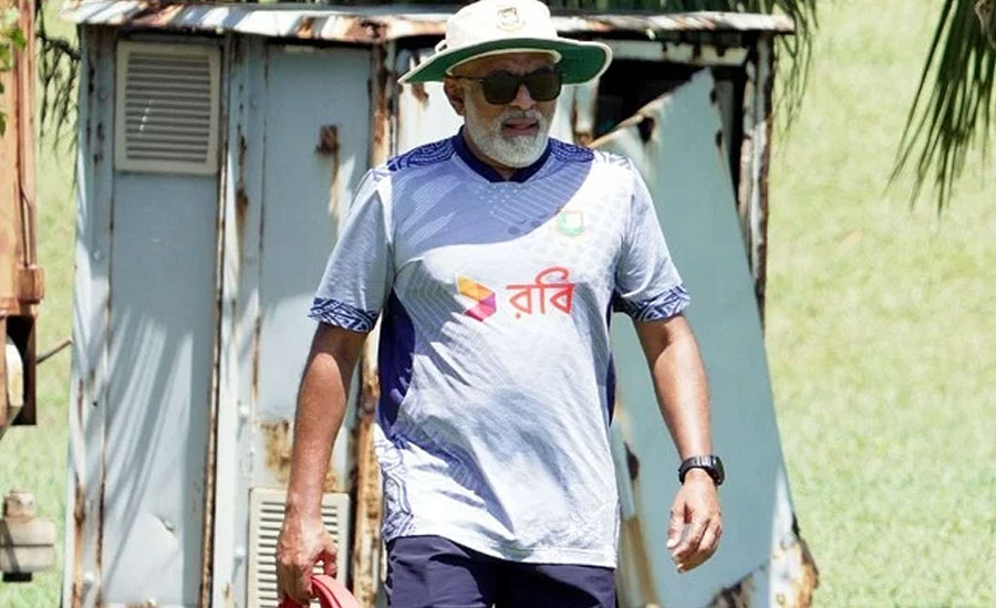 হাথুরুসিংহের বেতন ৩৫ লাখ টাকা, স্থানীয় কোচরা কত পান