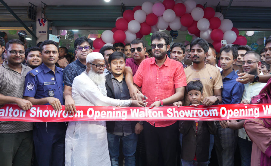  জয়পুরহাটের আক্কেলপুরে ওয়ালটনের এক্সক্লুসিভ শোরুম ‘আপন এন্টারপ্রাইজ’ উদ্বোধন করছেন অতিথিবৃন্দ