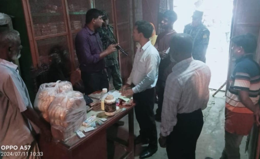 হরিরামপুরে ৪ ব্যবসায়ী প্রতিষ্ঠানকে জরিমানা