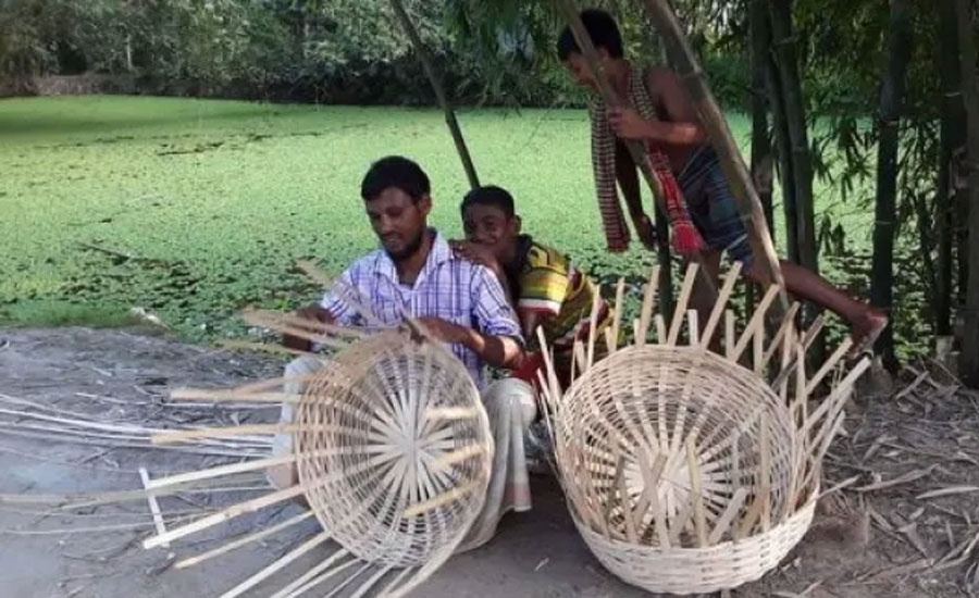 লালমনিরহাটে বাঁশশিল্পীরা অন্য পেশায় ঝুঁকছেন