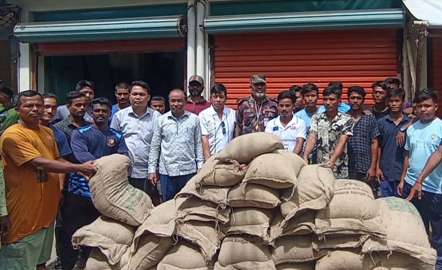 থানচিতে কর্মহীন গাইড সদস্যদের আর্থিক সহায়তা প্রদান 