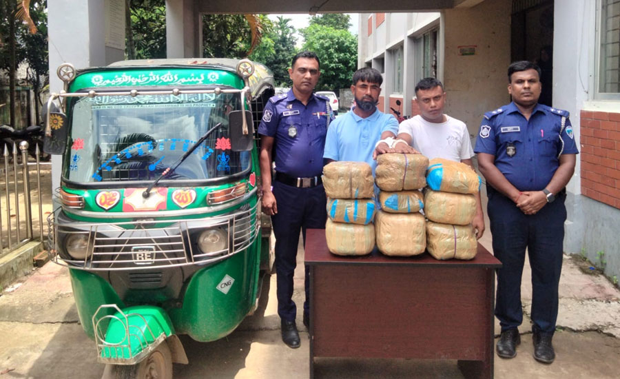 চৌদ্দগ্রামে সিএনজি অটোরিকশা বোঝাই ২৫ কেজি গাঁজাসহ আটক ২