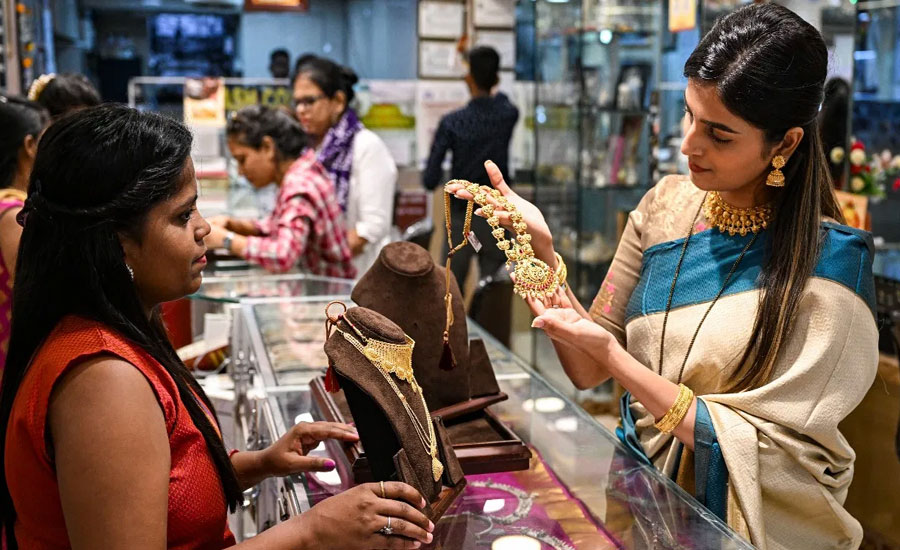 দেশের ইতিহাসে সর্বোচ্চ দামে স্বর্ণ, ভরি কত?