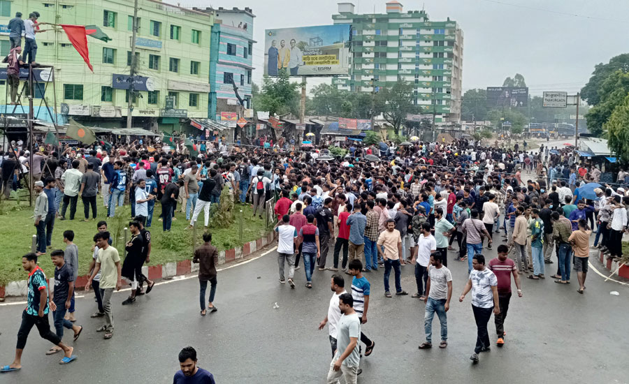 শিক্ষার্থীদের আন্দোলনে উত্তাল ঠাকুরগাঁও