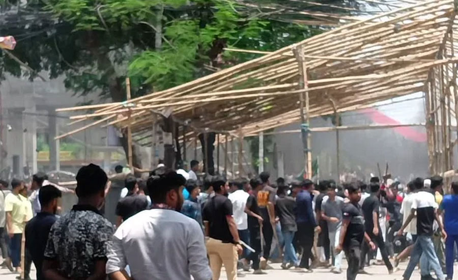 উত্তরার আজমপুরে বিক্ষোভকারী-পুলিশ-আওয়ামী লীগের সংঘর্ষ