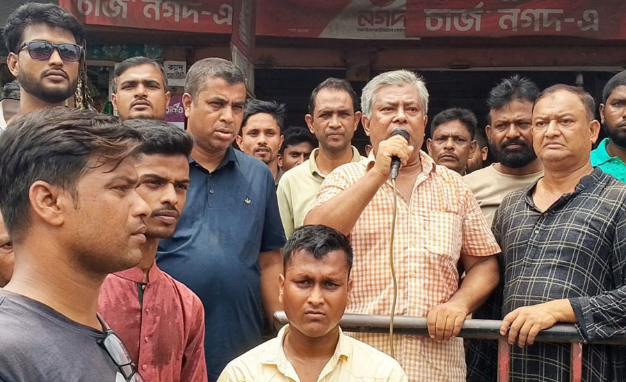 স্বরাষ্ট্র উপদেষ্টার পদত্যাগের দাবিতে উলিপুরে বিক্ষোভ মিছিল