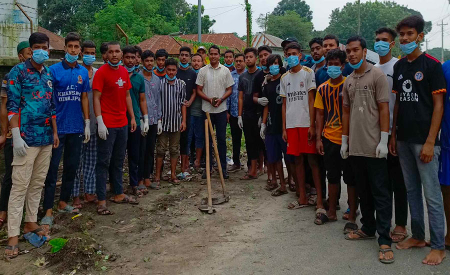 খানসামায় রাস্তা পরিষ্কারে নামলো সাধারণ শিক্ষার্থীরা