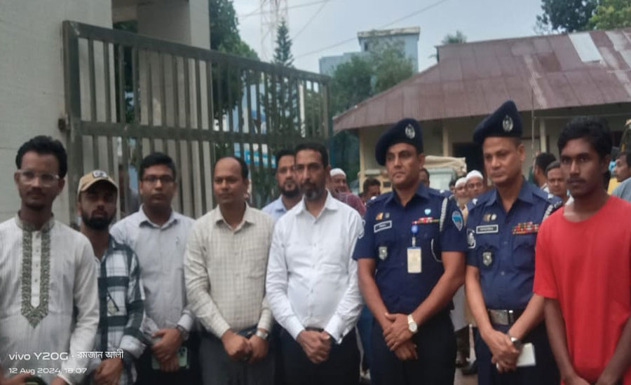সাতকানিয়া থানা,উপজেলা পরিষদ পরিদর্শনে জেলা প্রশাসক