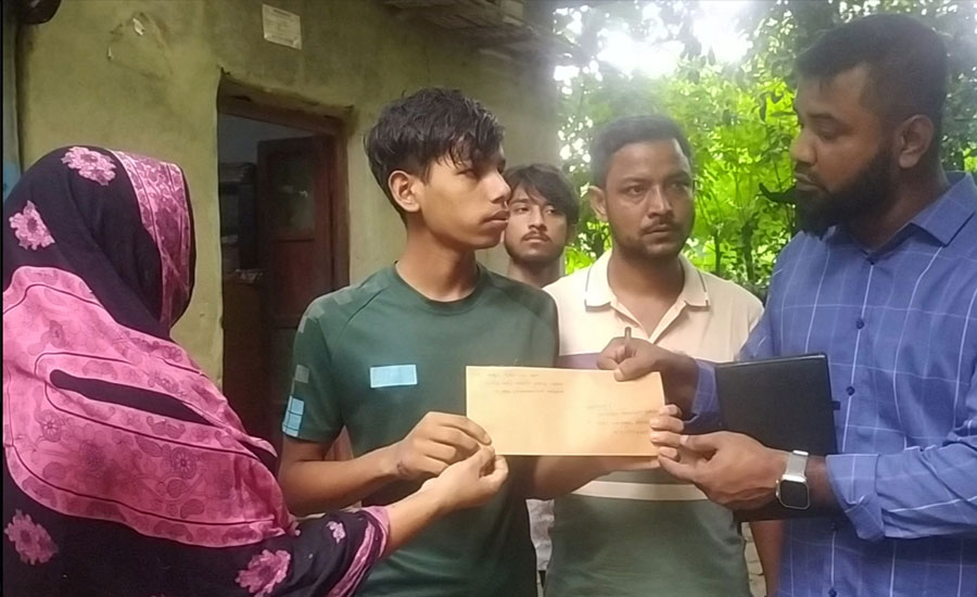 পলাশে যুবদলের পক্ষ থেকে বৈষম্য বিরোধী ছাত্র আন্দোলনে আহতদের আর্থিক সহায়তা প্রদান