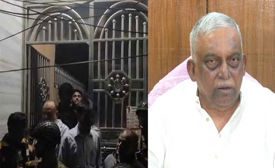 সাবেক স্বরাষ্ট্রমন্ত্রী উপস্থিতি ‘সন্দেহে’ বাড়ি ঘেরাও