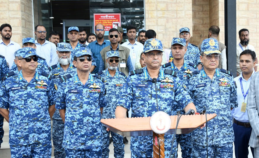 নাশকতামূলক ও দেশের স্বার্থবিরোধী কর্মকান্ড প্রতিহত করতে বাংলাদেশ নৌবাহিনী কাজ করে যাচ্ছে : নৌবাহিনী প্রধান