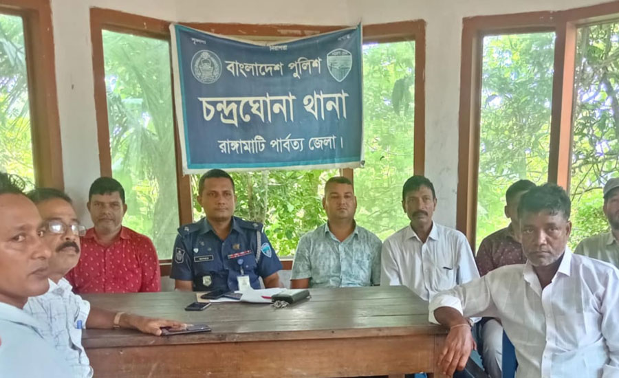 আইন শৃঙ্খলা বিষয়ে মন্দির প্রতিনিধিদের সাথে মতবিনিময় করলেন ওসি আনছারুল করিম