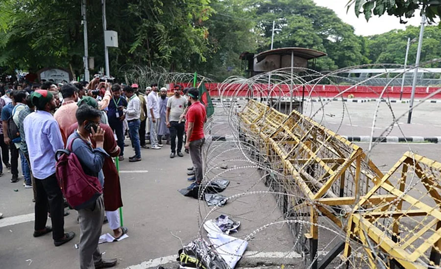 ধানমন্ডি ৩২ নম্বরে যেতে বাধা, লাঠিসোঁটা নিয়ে লোকজনের অবস্থান