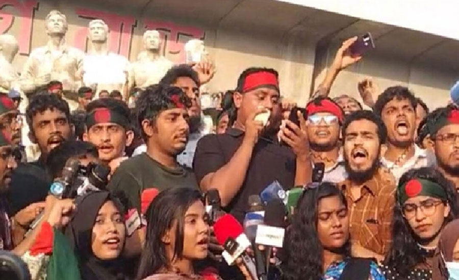 নৌকা ফুটো হয়ে গেছে, বৈঠা খুঁজে লাভ নেই: সমন্বয়ক হাসনাত