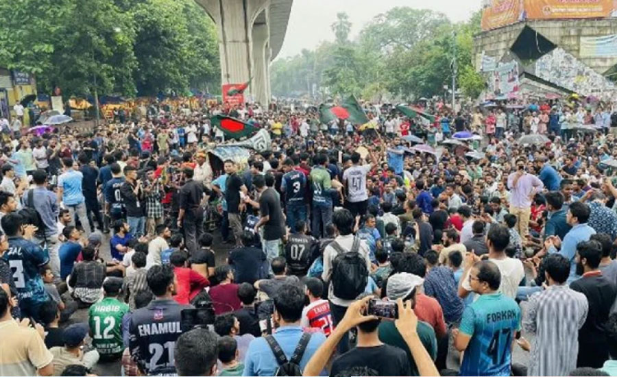 শাহবাগে শেখ হাসিনার বিচারসহ ৪ দাবিতে শির্ক্ষীদের অবস্থান