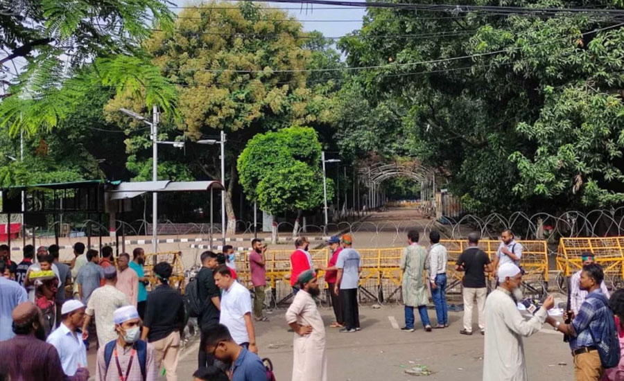 অবরুদ্ধ ধানমন্ডি ৩২, বনানী কবরস্থানে আওয়ামী লীগ কর্মী-সমর্থকরা 