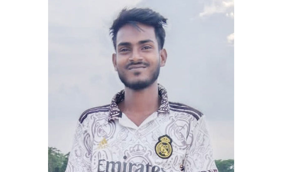 ছেলের বাড়ি ফেরার অপেক্ষায় পাগল প্রায় মা দেলোয়ারা বেগম