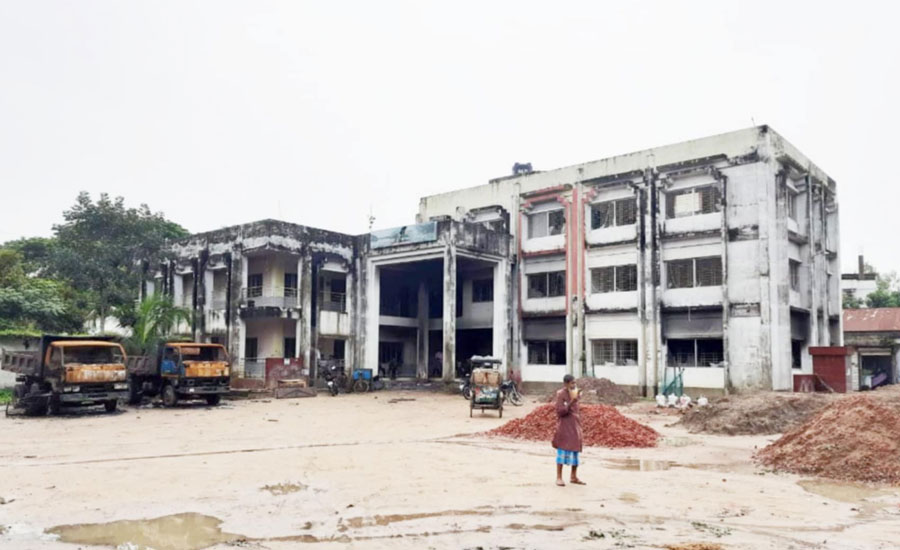 দুই সাপ্তাহ ধরে নাগরিক সেবা থেকে বঞ্চিত হচ্ছে সাধারণ মানুষ