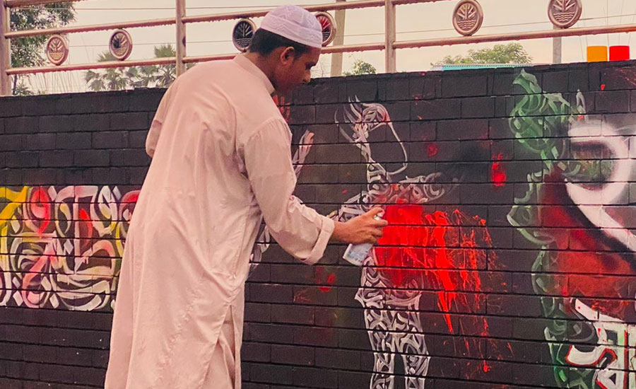 কাপাসিয়ায় রং-তুলির ছোঁয়ায় দেয়াল রাঙাচ্ছেন শিক্ষার্থীরা