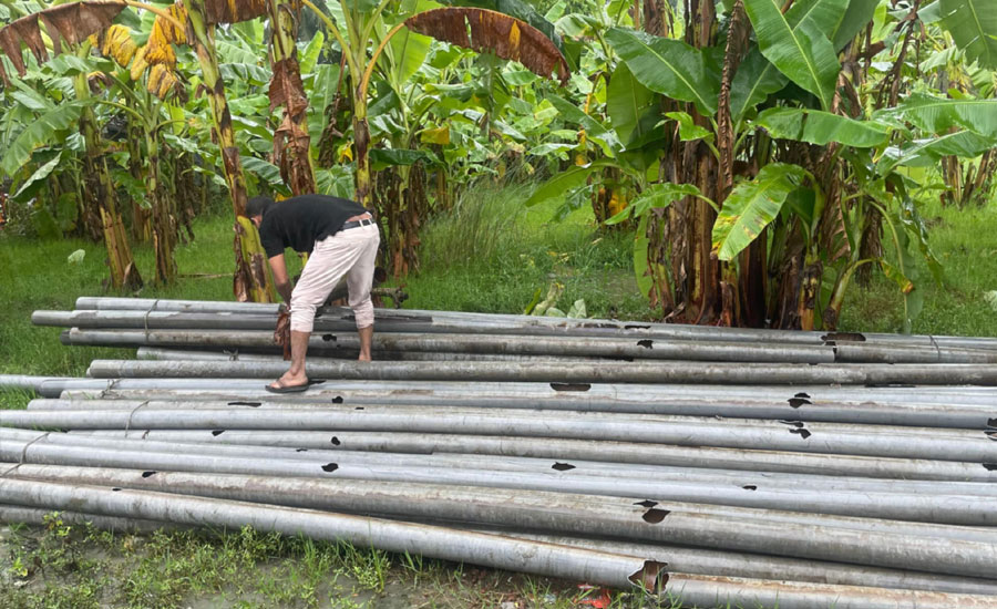 লক্ষ্মীপুরে অবৈধ পাঁচ ড্রেজার ও শতাধিক পাইপ ধ্বংস করলো প্রশাসন 