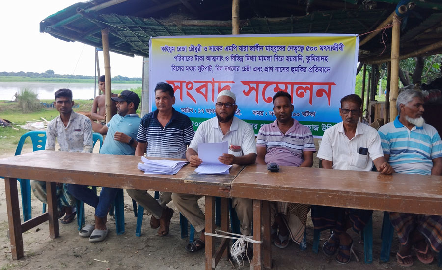 শিবগঞ্জে বিল দখল ও প্রাণ নাশের হুমকির প্রতিবাদে সংবাদ সম্মেলন