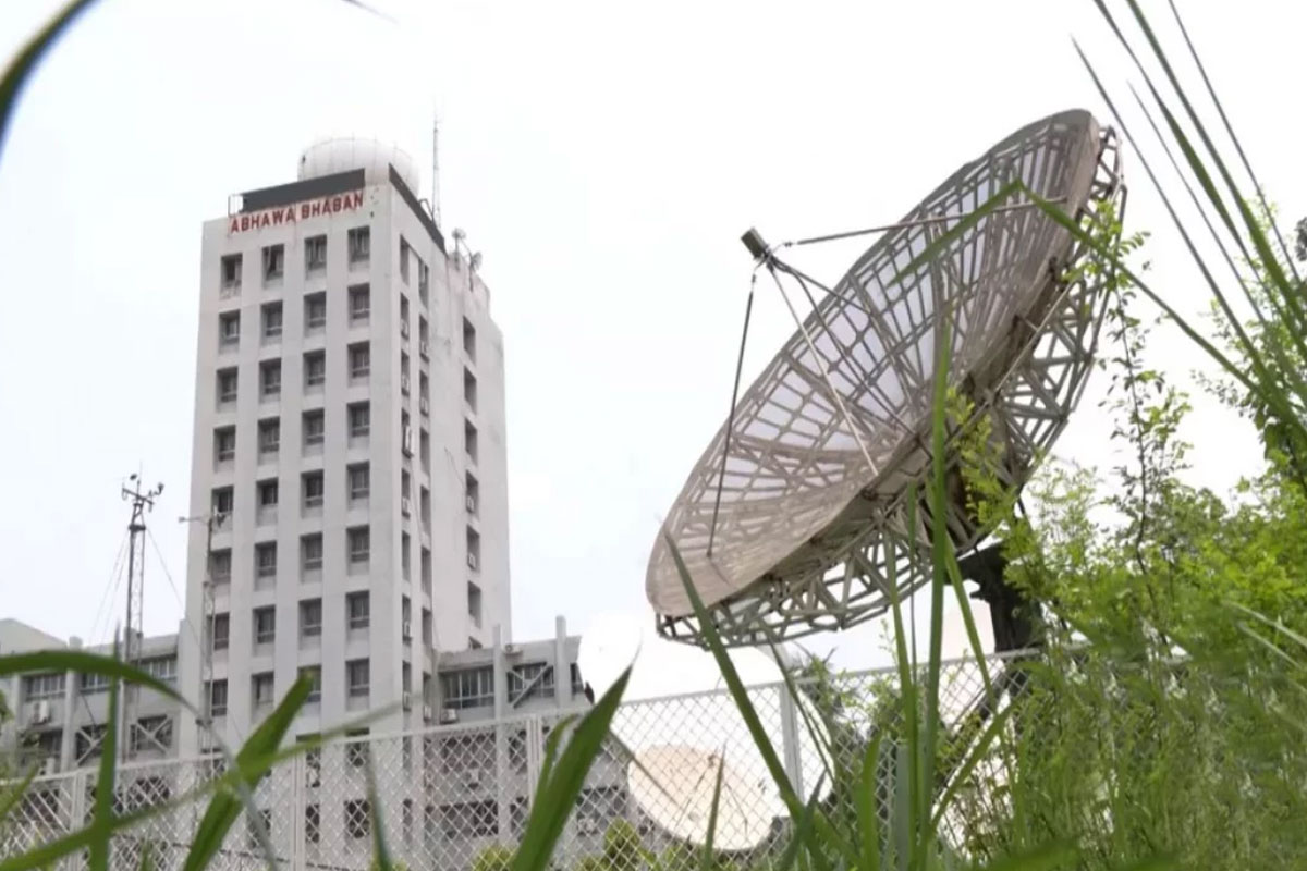 রাজধানীসহ ১৩ জেলায় ৬০ কিমি বেগে ঝড়ের আভাস