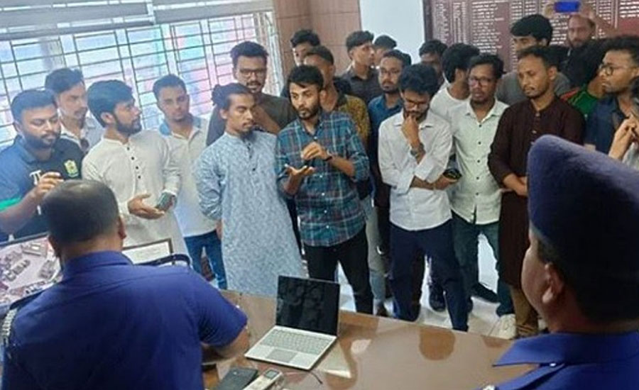 ময়মনসিংহ সিটি মেয়র ও সাবেক এমপির গ্রেফতার দাবিতে বিক্ষোভ