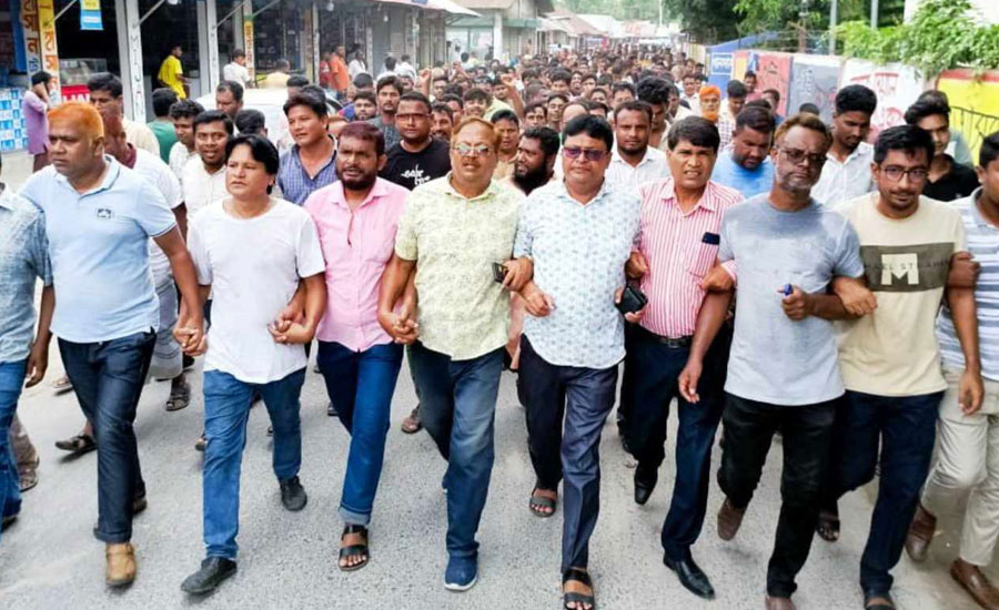 উপজেলা চেয়ারম্যানদের অপসারণ করায় খানসামায় আনন্দ মিছিল