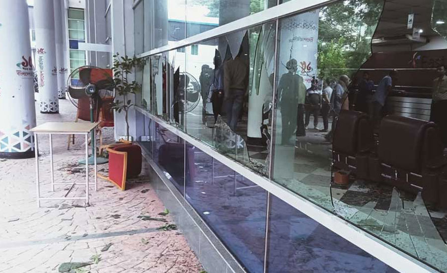 বসুন্ধরার মিডিয়া হাউজে হামলা-ভাংচুর