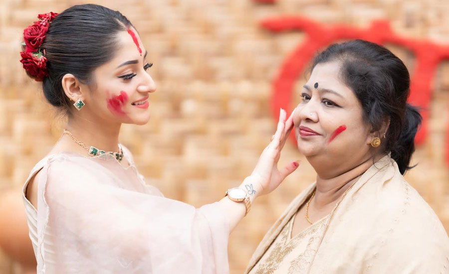 মাকে ছাড়া প্রথম জন্মদিন, খোলা চিঠিতে যা লিখলেন পূজা