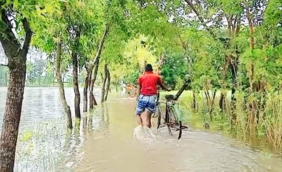 টানা বৃষ্টিতে লক্ষ্মীপুরে জলাবদ্ধতা, দুর্ভোগে সাধারণ মানুষ