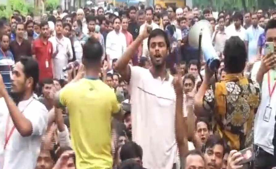 গাজীপুরে বিভিন্ন দাবিতে ৭টি কারখানায় শ্রমিক বিক্ষোভ