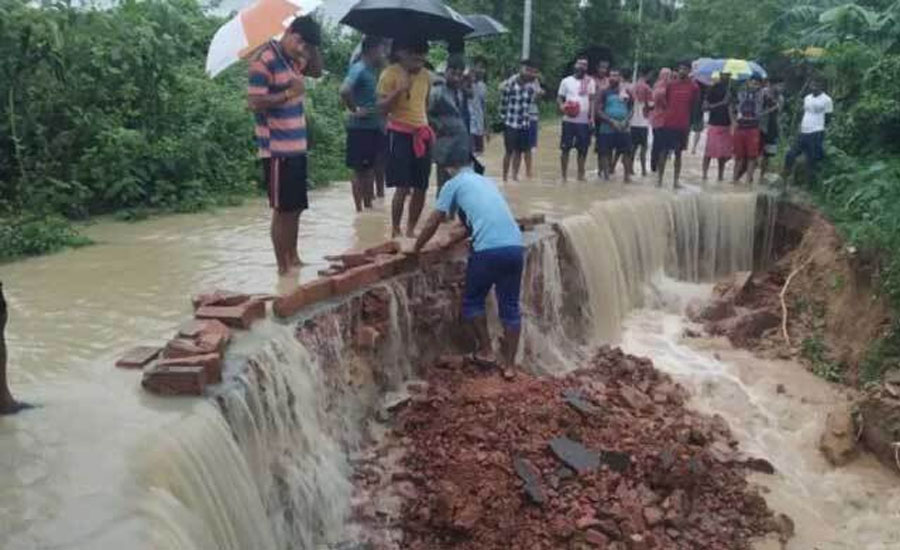 আমরা বাঁধের মুখ খুলিনি, একা একা খুলে গেছে: ভারত