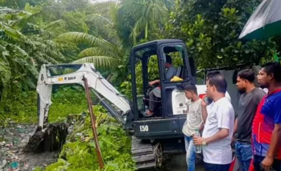 ময়লা আর্বজনা ও দখল দূষনে ভরপুর দাউদকান্দির বলদা খাল পরিস্কার কার্যক্রম শুরু