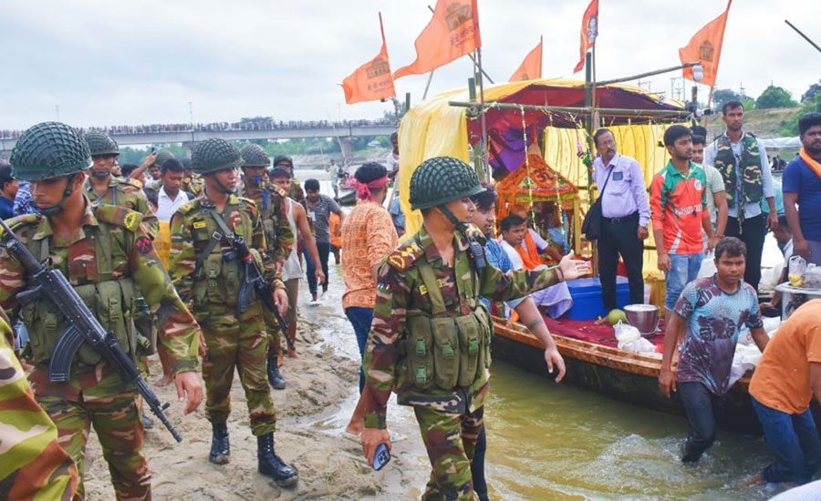 সেনাবাহিনীর ৫৫টি বোট ও হেলিকপ্টারে ১০ হাজার বন্যাদুর্গতদের উদ্ধার